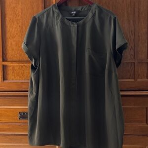 NWT Simply Vera Vera Wang Olive Hidden Button-Up Popover Short Sleeve Blouse